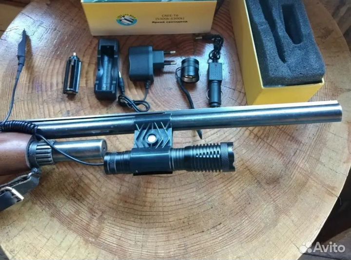 Фонарь подствольный с креплением,выводной кнопкой