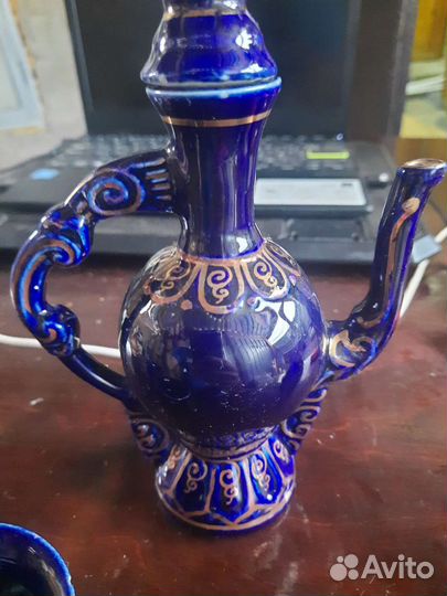 Фарфоровый монгольский чайник с двумя чашечками