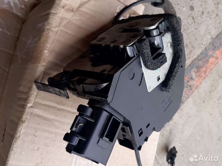 Замок водительской двери Рено Латитьюд