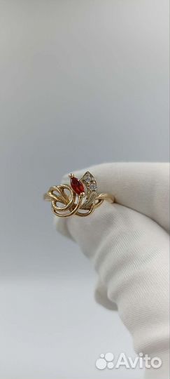 Золотое кольцо с фианитом и гранатом