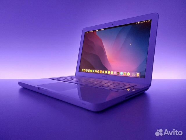 Apple MacBook A1342 (White)