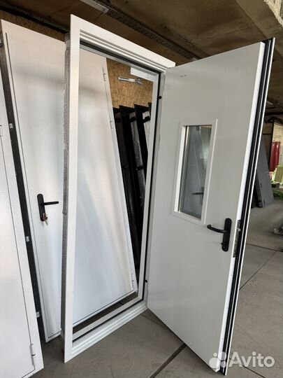 Дверь входная металлическая противопожарная серая