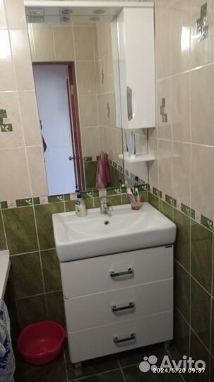 Тумба с раковиной для ванной с зеркалом