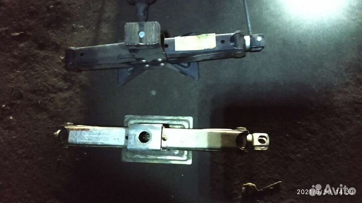 Домкрат автомобильный