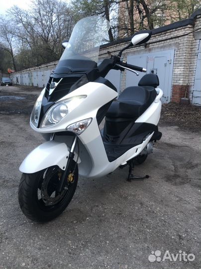 Максискутер SYM Joyride 200i