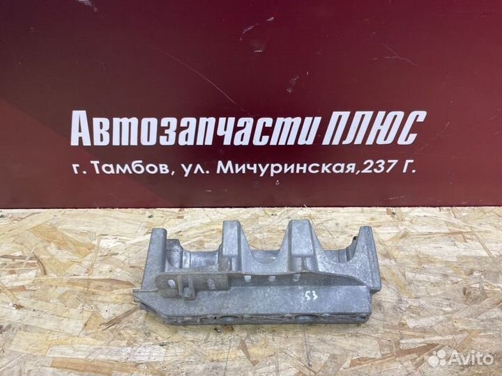 Кронштейн впускного коллектора Renault Logan