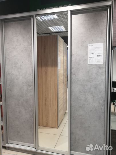 Шкаф купе с зеркалом трехдверный