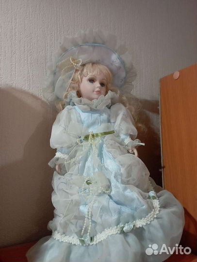Кукла фарфоровая большая