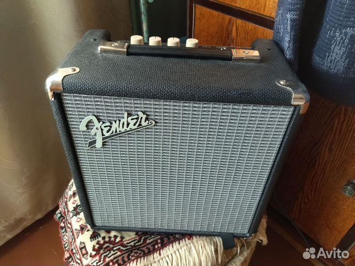 Комбоусилитель для бас-гитары Fender Rumble 15