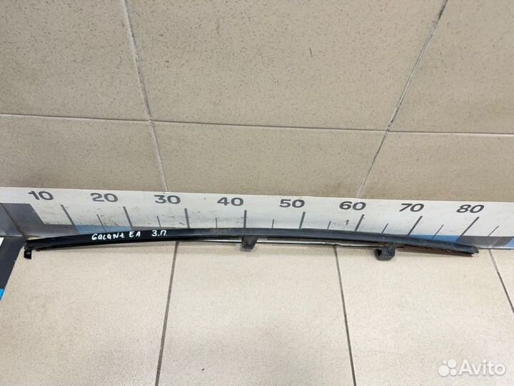 Направляющая стекла двери задняя правая Mitsubishi