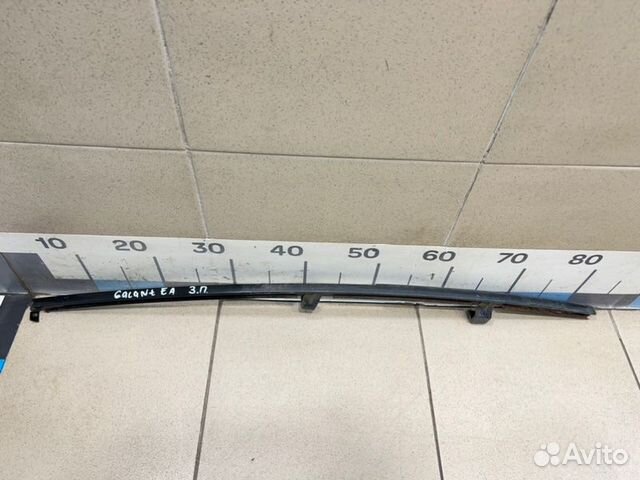 Направляющая стекла двери задняя правая Mitsubishi