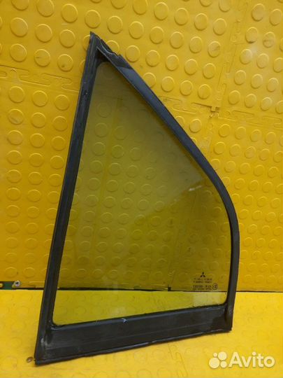 Стекло боковое заднее правое Mitsubishi Carisma DA