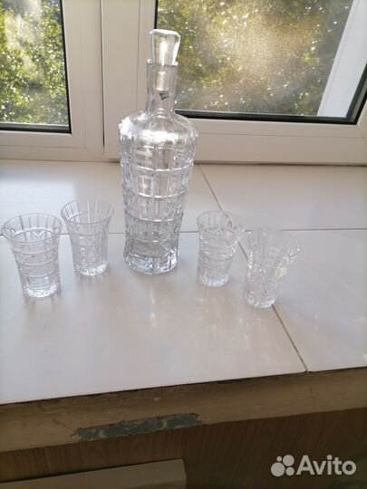 Хрустальный графин и 4 рюмочки