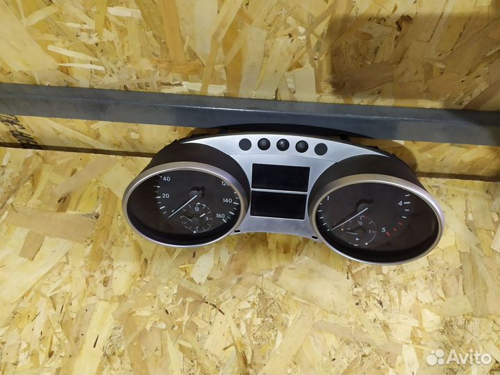 Приборка Mercedes W164