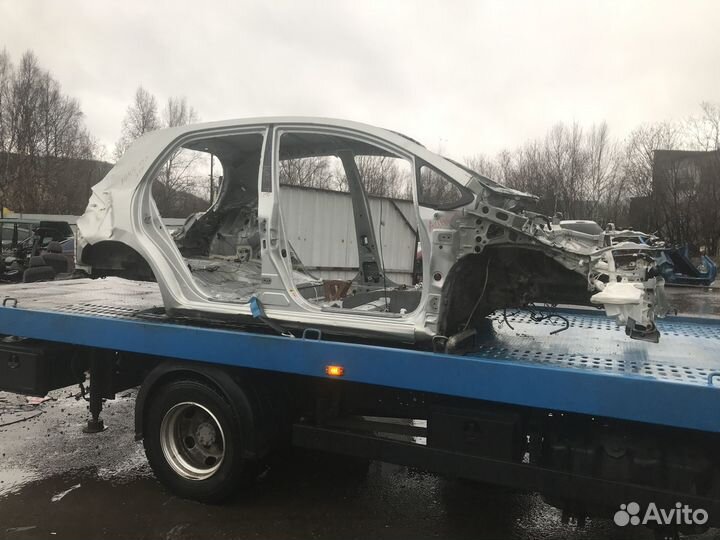 Кузов по частям Toyota Auris E150 2008 года