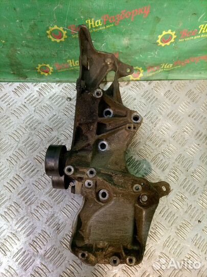 Кронштейн генератора Renault Kangoo каблук 1.4