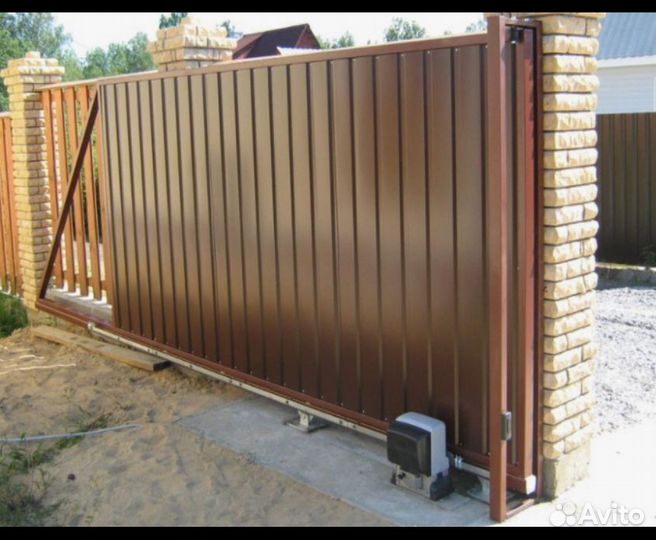 Забор с откатными воротами с автоматикой