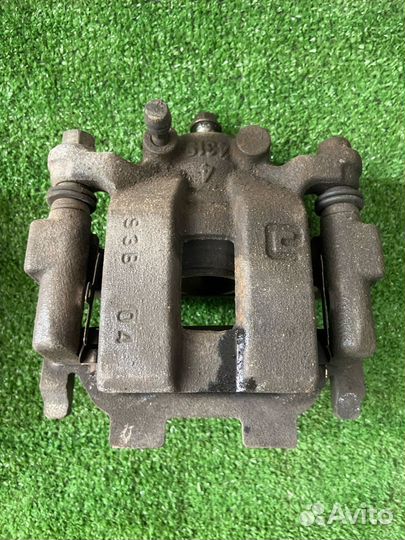 Суппорт задний левый правый Infiniti g25 v36