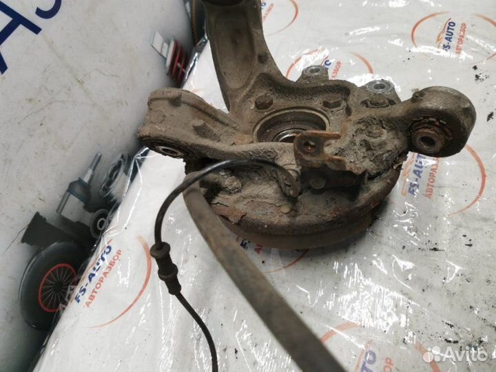 Кулак задний левый Honda Cr-V 2.0 R20A 2011