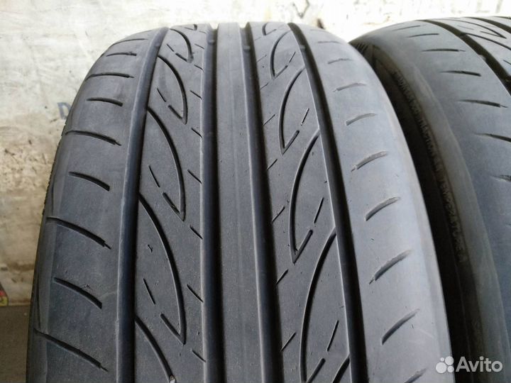 Yokohama Advan Fleva V701 225/35 R20 90W