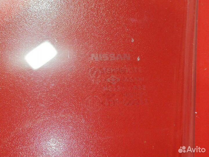 Стекло двери переднее правое Nissan Avenir W10