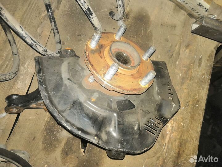 Ступица с кулаком toyota corolla 150