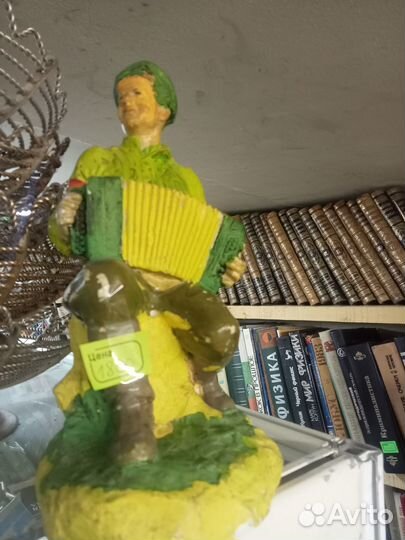 Статуэтки Томских фабрик