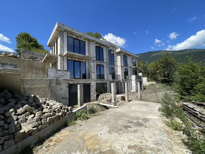 Дом 320 м² на участке 7 сот.