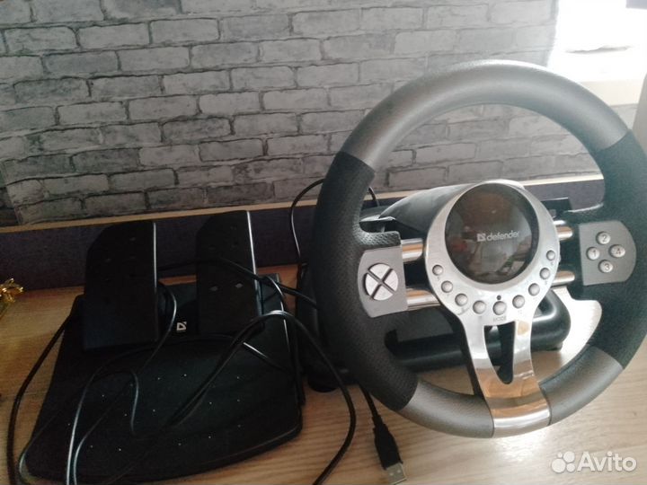 Игровой руль с педалями