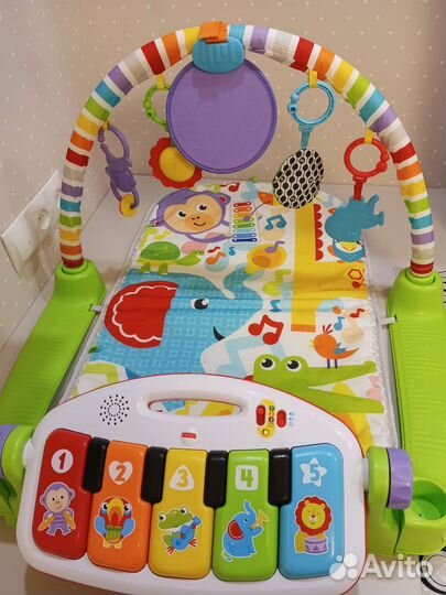 Развивающий коврик fisher price с пианино