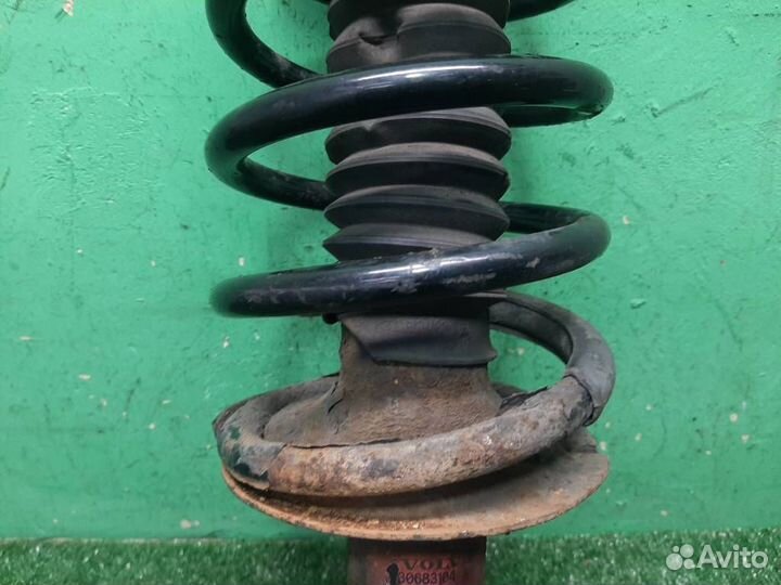 Стойка амортизатора передняя правая Volvo XC90 20