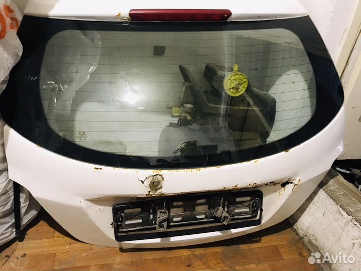 Стекло багажника geely emgrand ec7