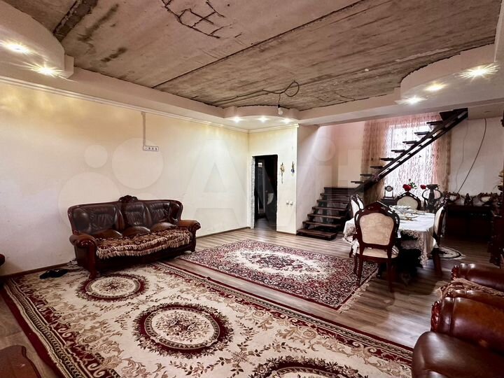 Дом 230 м² на участке 3,9 сот.