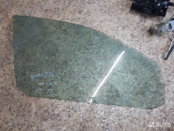 Стекло переднее правое Volkswagen Jetta