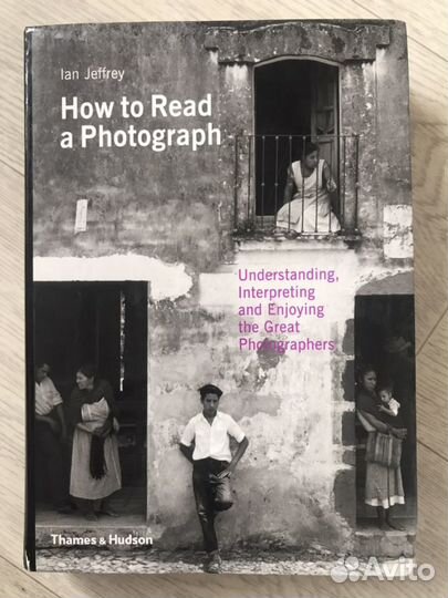 Книга How to read photograph, Ian Jeffrey