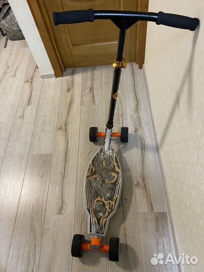 Самокат трехколесный kickboard