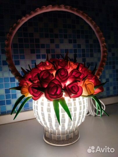 Корзинка-светильник с розами