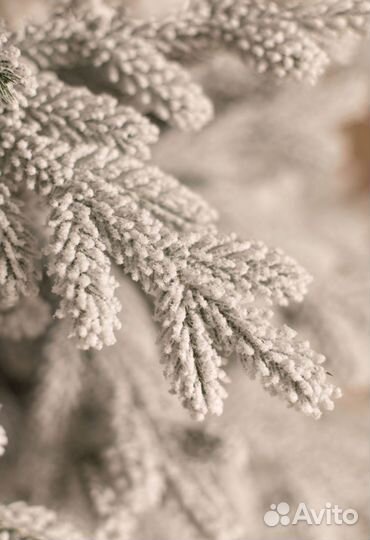 Елка искусственная заснеженная