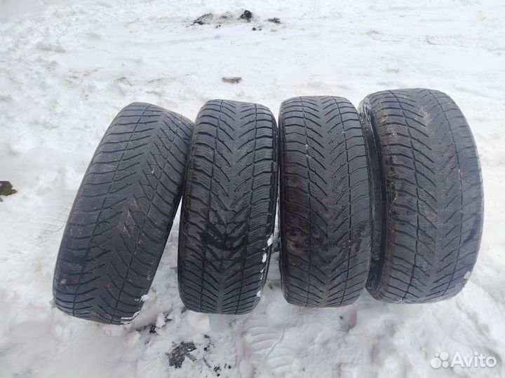 Goodyear UltraGrip SUV 255/60 R18 104T