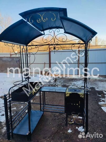 Мангал с крышей