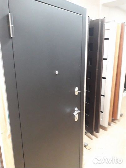 Дверь входная металлическая