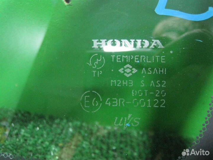 Стекло (форточка) переднее правое Honda FR-V (BE1