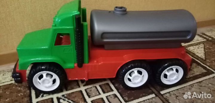 Машина бензовоз большая