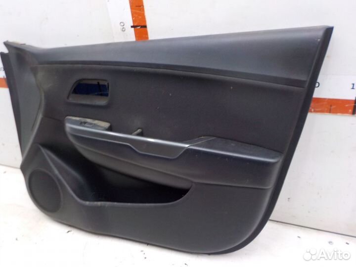 Обшивка двери передней правой на Kia Rio