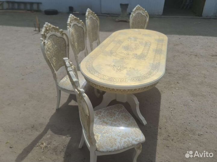 Столы и стулья