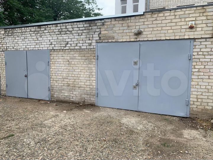 Гараж, > 30 м²