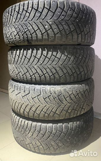 Michelin X-Ice North 4 215/55 R17