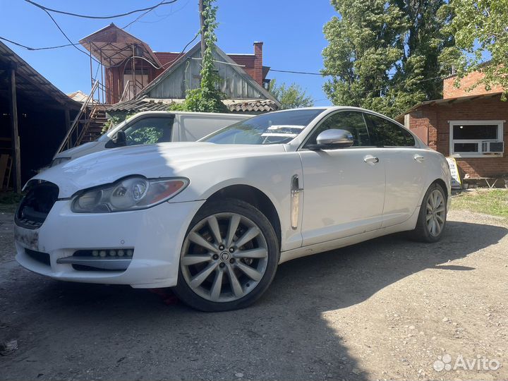 В разборе Jaguar XF 2010