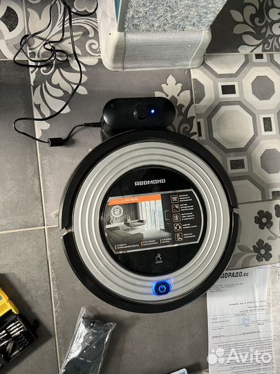Робот пылесос Redmond RV-R310