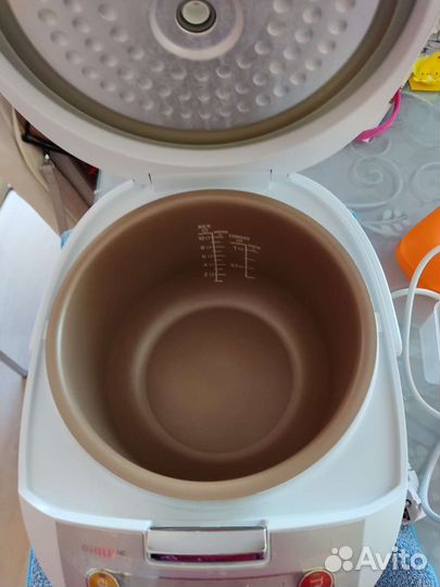 Мультиварка бу в отличном состоянии